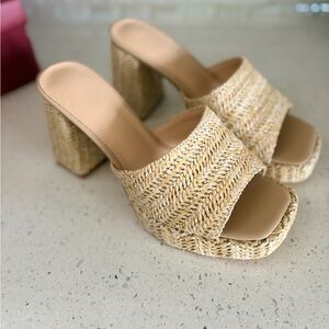NWT Elegant Tan Woven Raffia Platform Wedge Espadrilles Sandals Heels